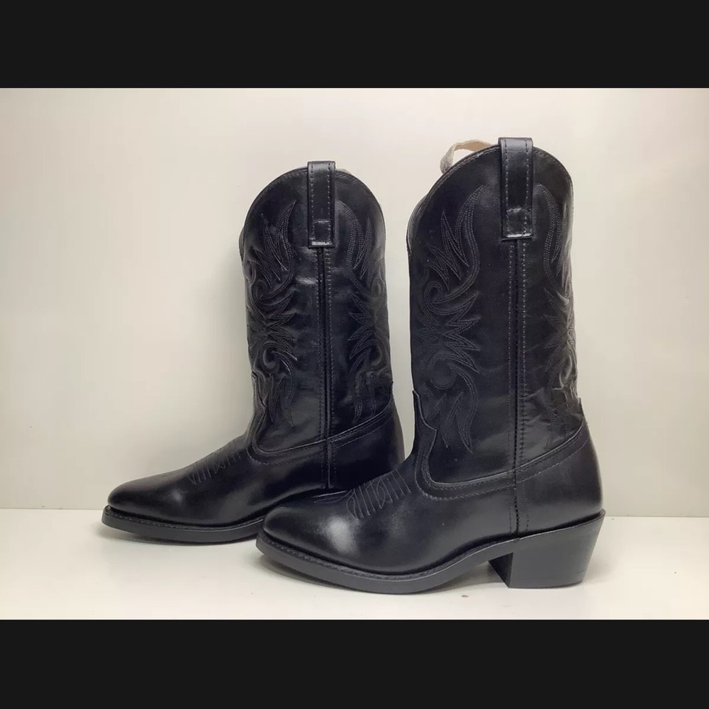 Black laredo cowboy boots